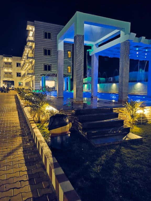 Bazén v ubytování The Triton Beach Resort nebo v jeho okolí