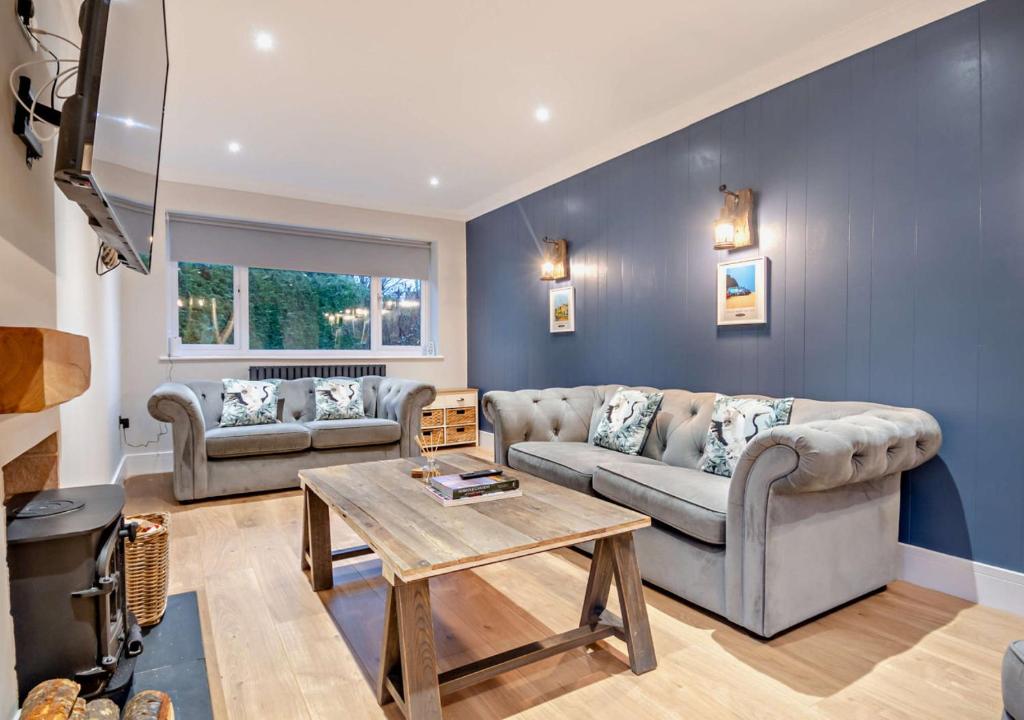 a living room with two couches and a table at Sanabrin and Little Brin in Weasenham