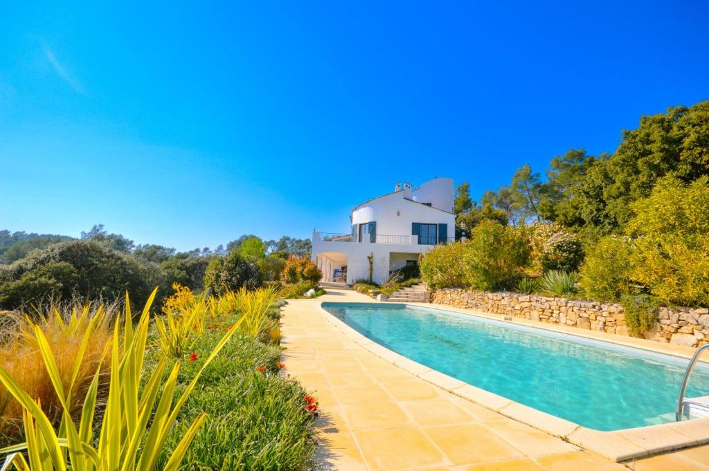 Villa Quadrille, (updated prices 2024)