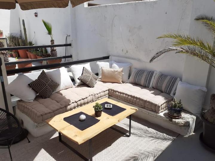 a living room with a couch and a coffee table at ALOJAMIENTO EN CULLERa in Cullera