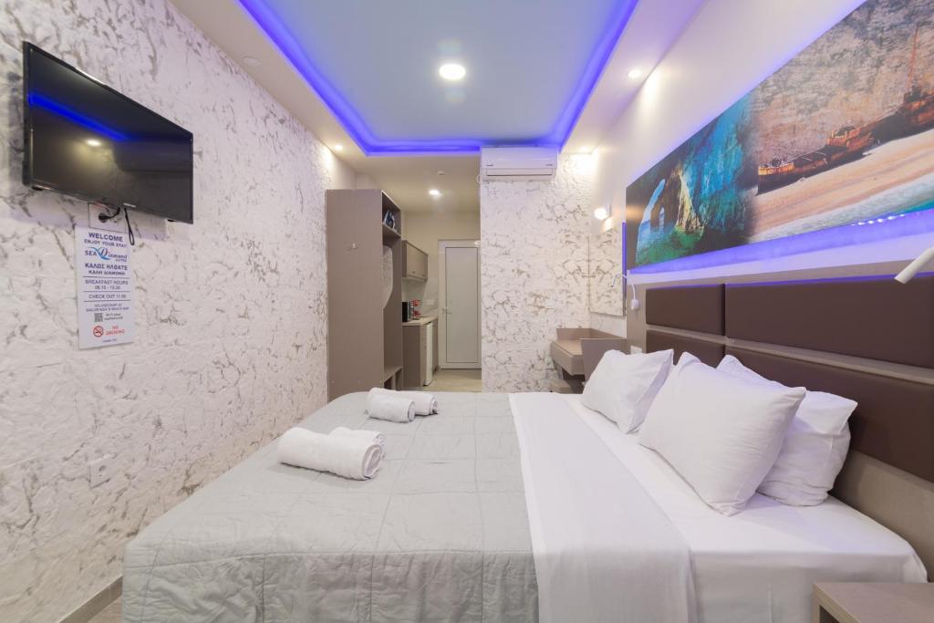 Postel nebo postele na pokoji v ubytování Sea Diamond Suites