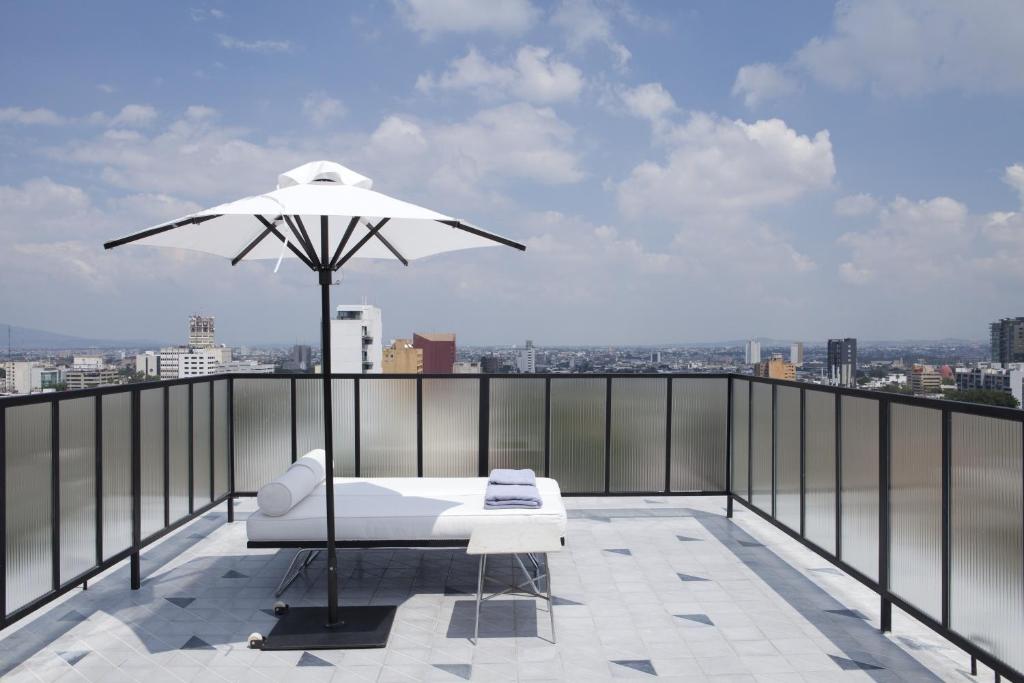 Balkón nebo terasa v ubytování Casa Habita, a Member of Design Hotels