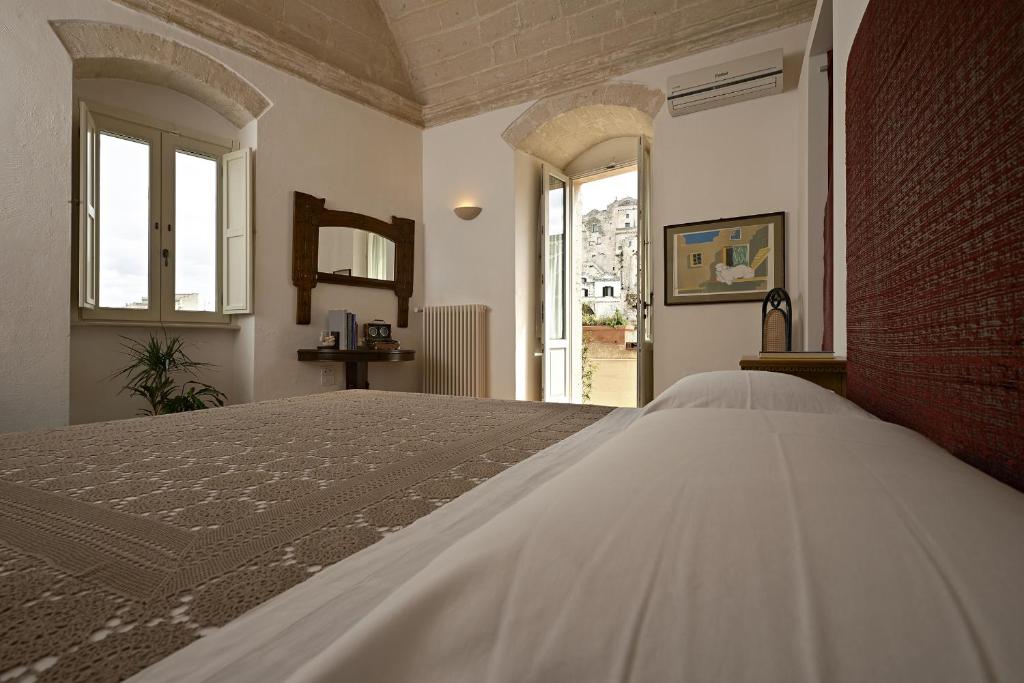 Una cama o camas en una habitación de Fra I Sassi Residence