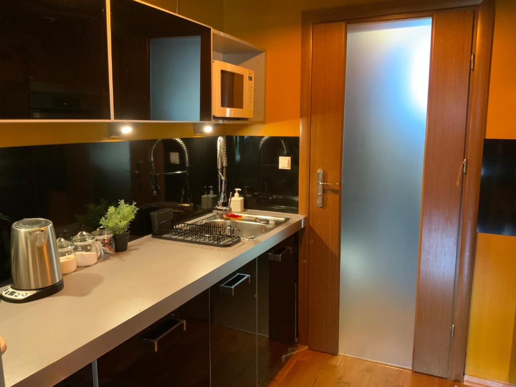 Kuchyňa alebo kuchynka v ubytovaní Apartament z widokiem na góry. Taras. Parking free