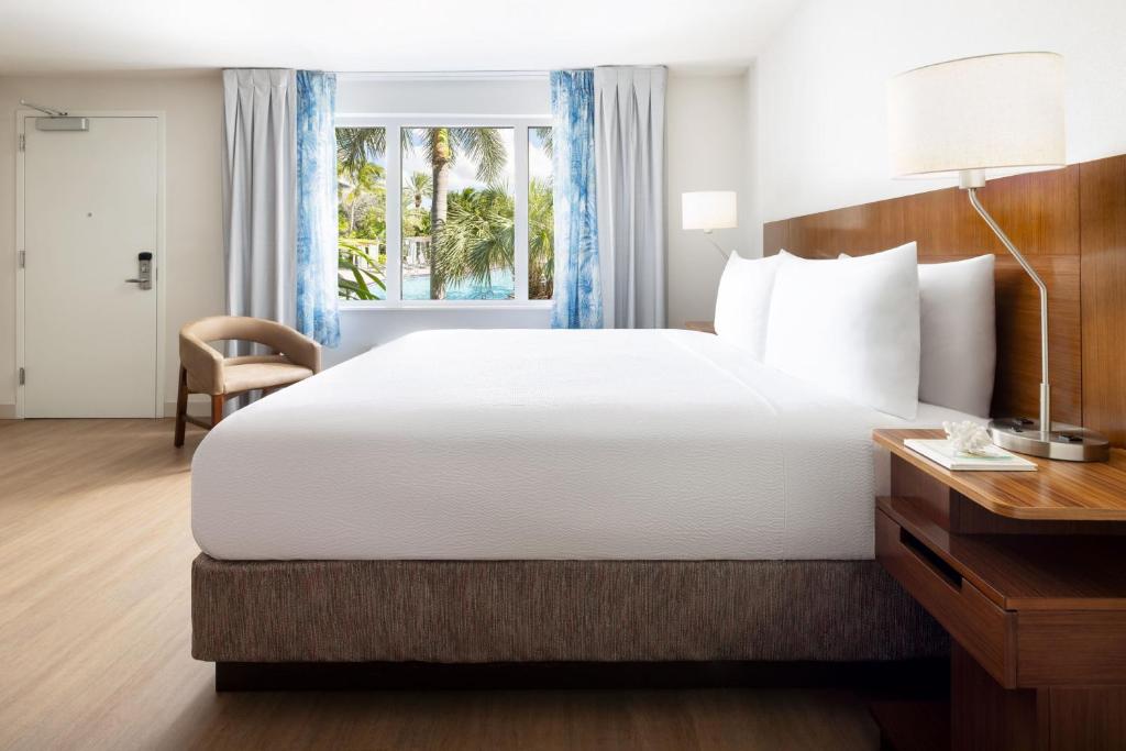 رزرو هتل و هاستل، Fairfield Inn & Suites by Marriott Key West در مجموعه The Keys, 09197245266