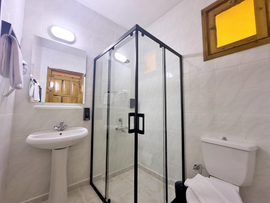 Koupelna v ubytování Native Hotel
