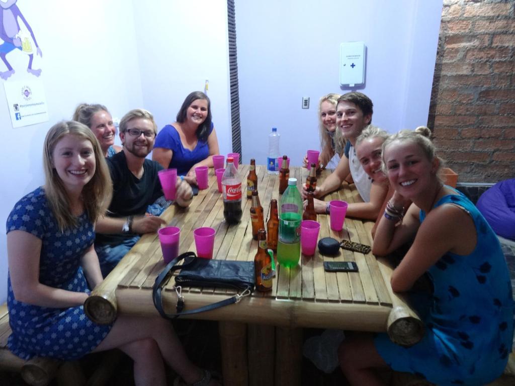 Clientes alojados en Purple Monkey Hostel
