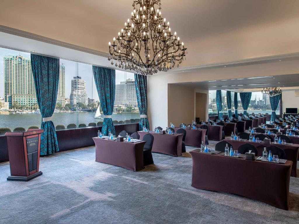Posezení v ubytování Sofitel Cairo Nile El Gezirah
