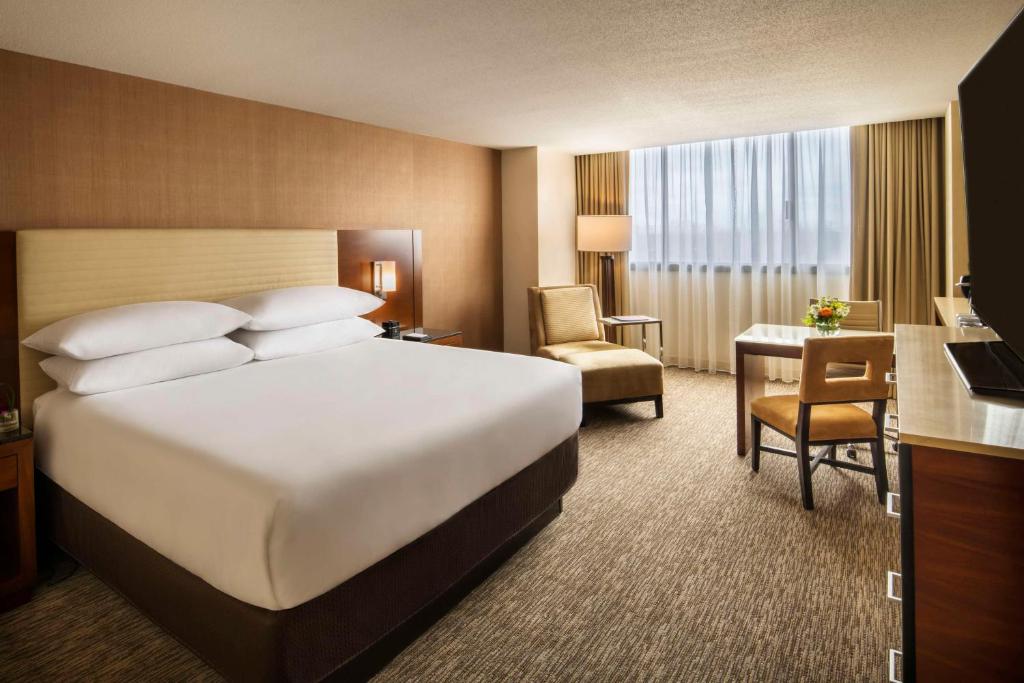 Postel nebo postele na pokoji v ubytování Hyatt Regency O'Hare Chicago