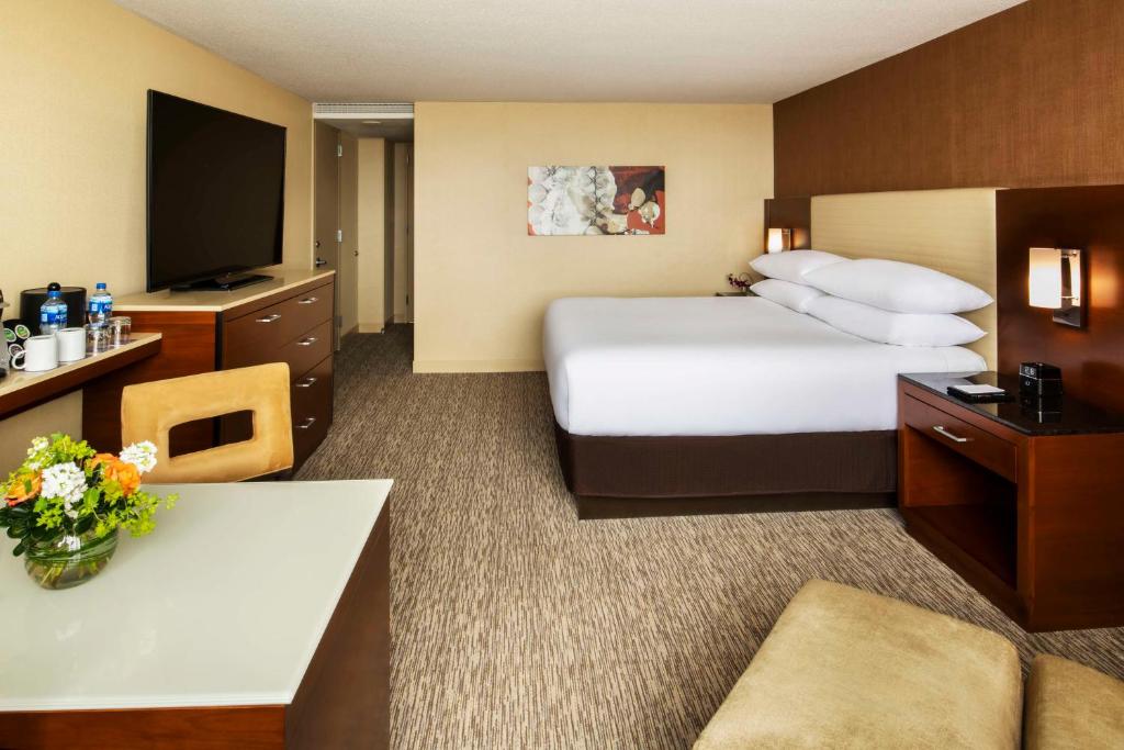 Postel nebo postele na pokoji v ubytování Hyatt Regency O'Hare Chicago