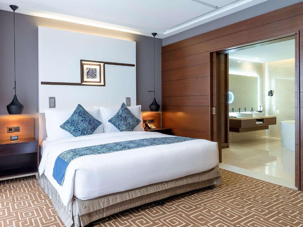 Postel nebo postele na pokoji v ubytování Movenpick Hotel & Convention Centre KLIA