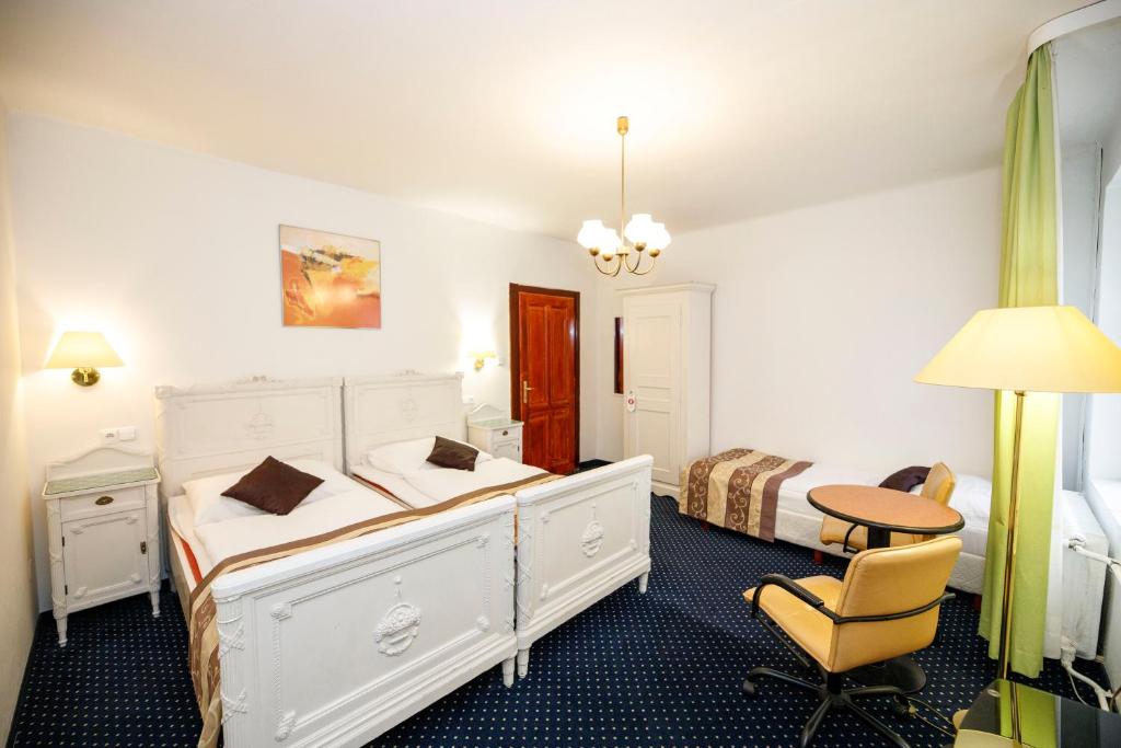 Postel nebo postele na pokoji v ubytování Hotel Grand