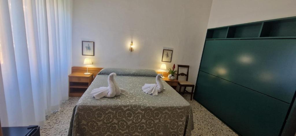 Postel nebo postele na pokoji v ubytování Hotel Dora