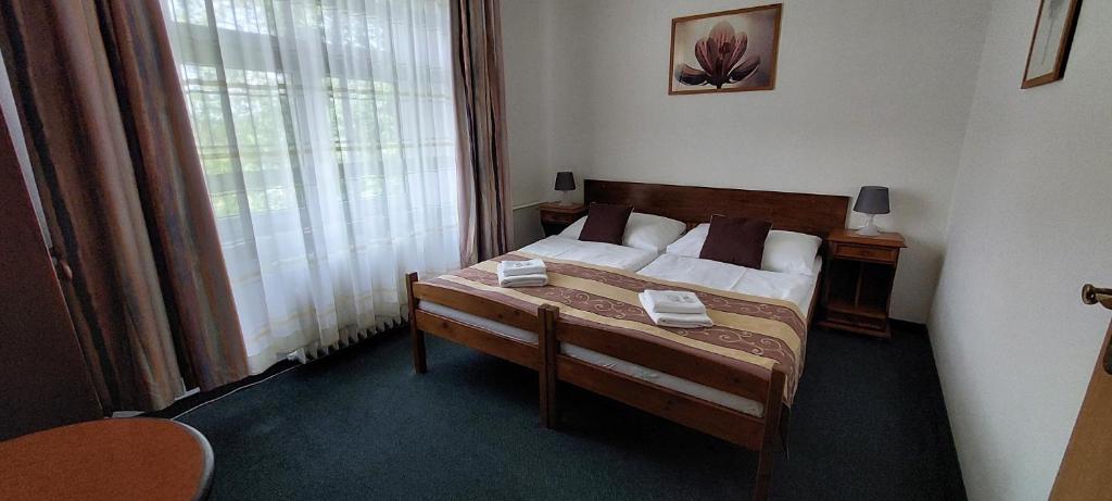 Postel nebo postele na pokoji v ubytování Hotel Grand