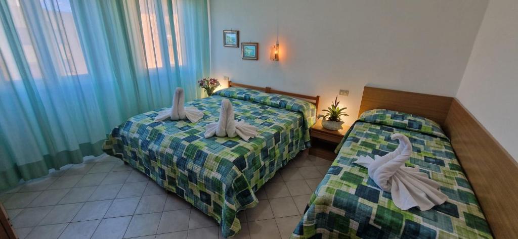 Postel nebo postele na pokoji v ubytování Hotel Dora