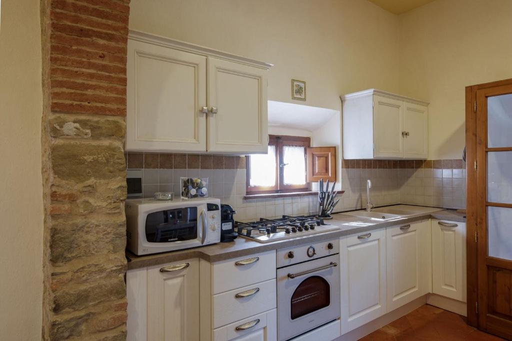 Kuchyňa alebo kuchynka v ubytovaní Villa I Cocciai