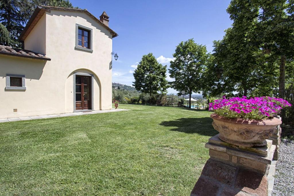 Vonkajšia záhrada v ubytovaní VILLA SAN PIETRO