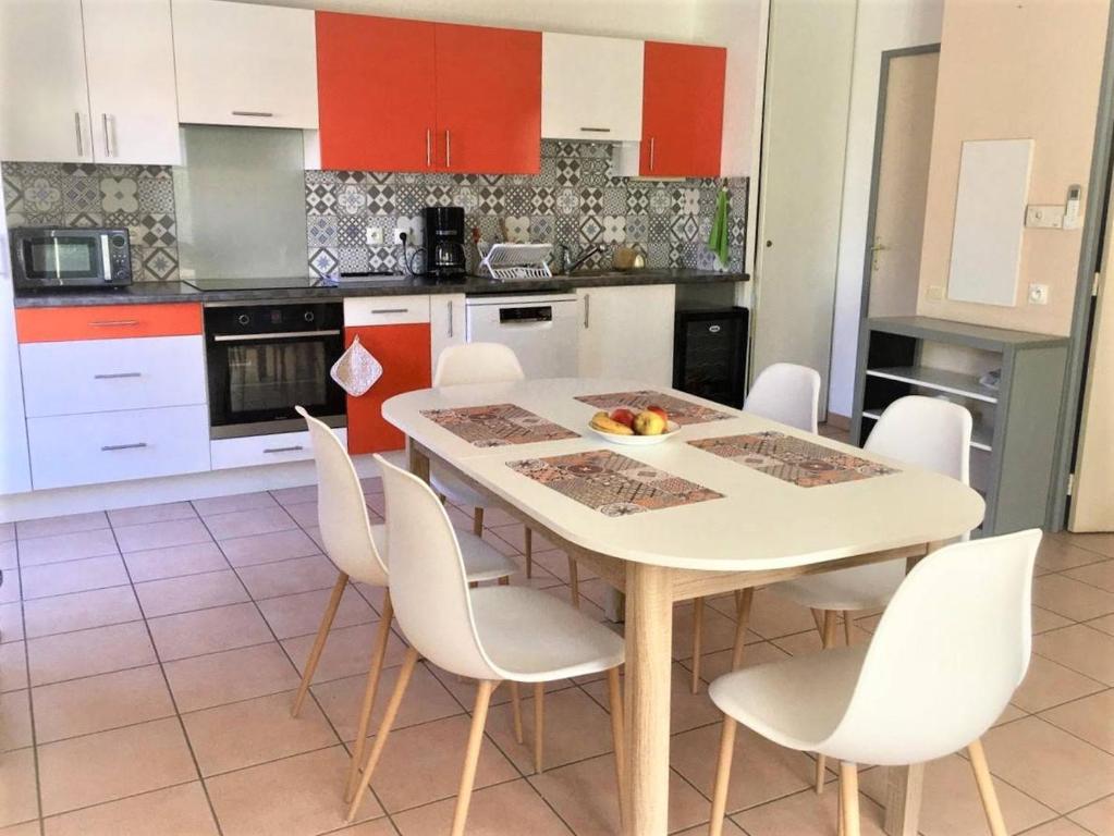 Η κουζίνα ή μικρή κουζίνα στο Maison MAS DE LA PLAGE villa 4 LEUCATE NATURISME PL040-004