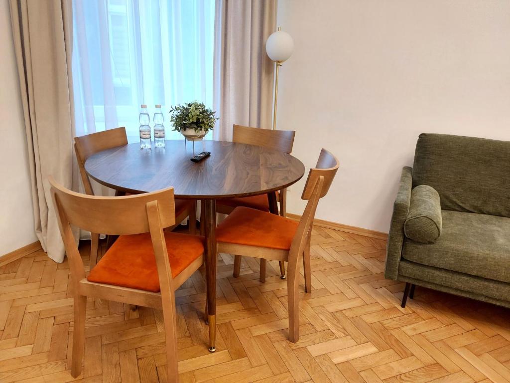Unique Style Apartments Old Town - 25 min from the airport - by Homelike Krakow - One-Bedroom Apartment