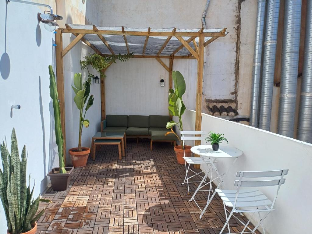 Patio alebo iná vonkajšia časť ubytovania Historic Center private Terrace