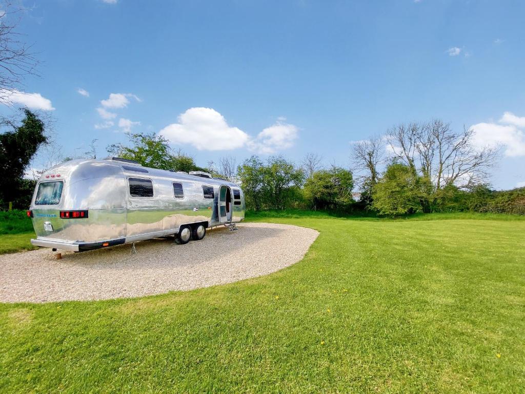 a silver trailer parked in a grass field at Lanes End Farm Airstream in Hawthorn
