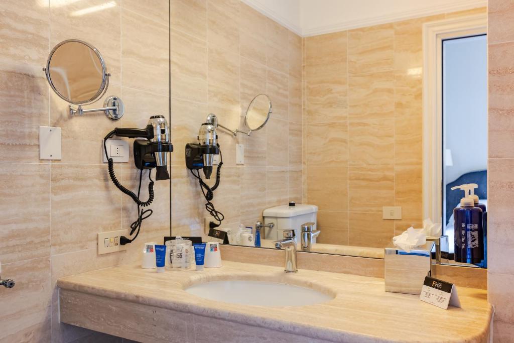 Koupelna v ubytování FH55 Hotel Calzaiuoli
