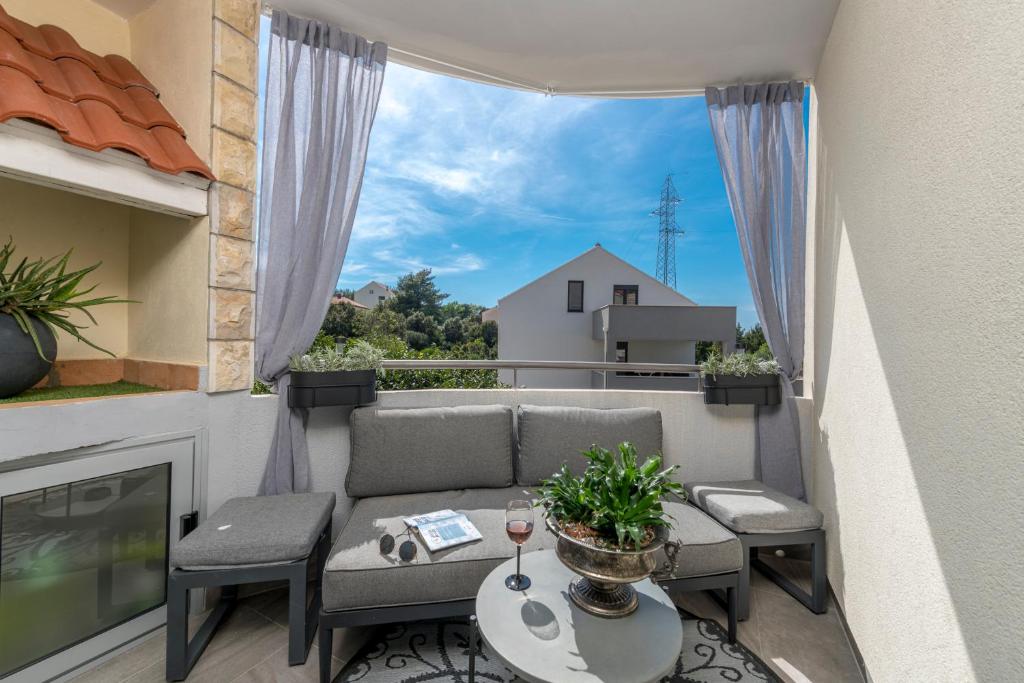 Posedenie v ubytovaní Modern and Spectacular 2-BedApartment in Cavtat