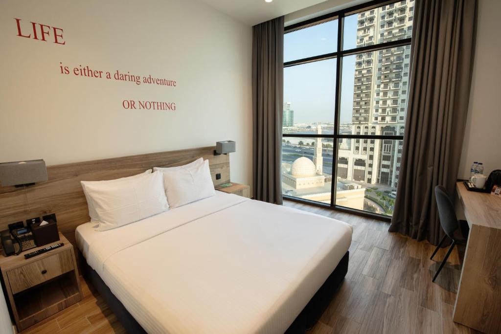 
Deluxe Room King Bed with City View (includes 25% off F&B)
