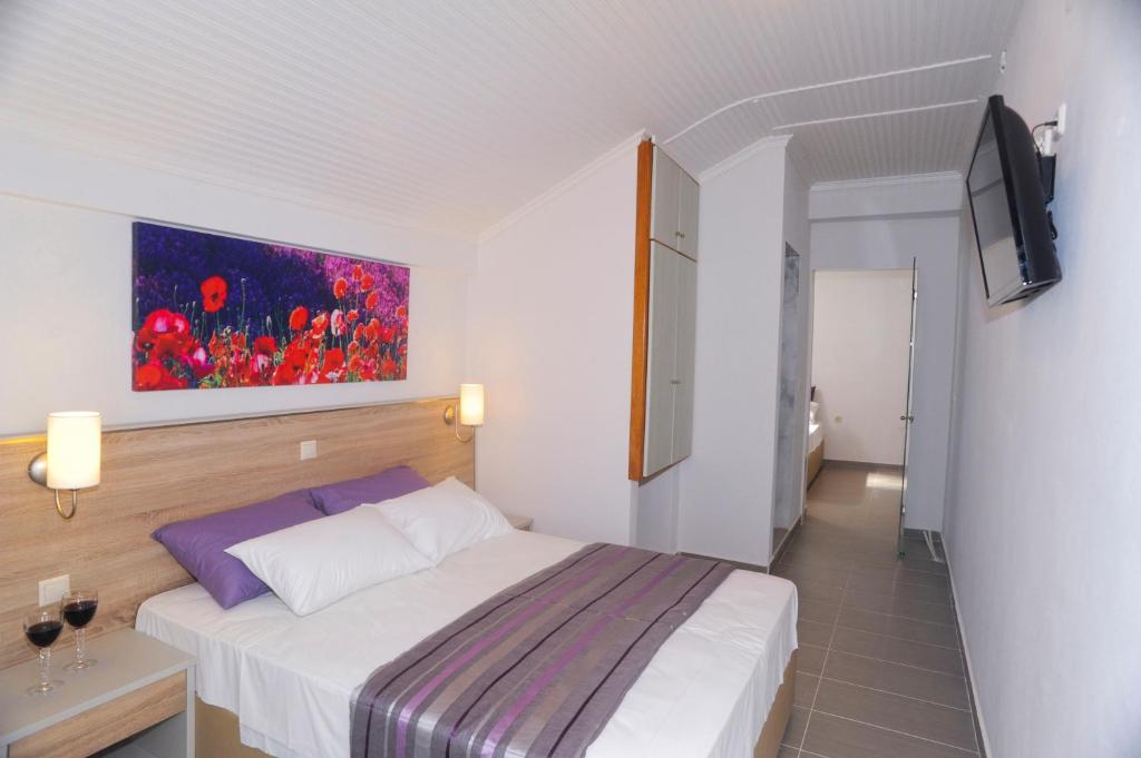 Łóżko lub łóżka w pokoju w obiekcie Hotel Asterias