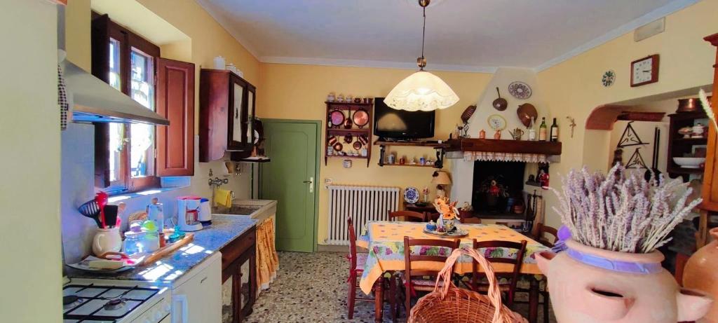 Kuchyňa alebo kuchynka v ubytovaní La casa dei nonni