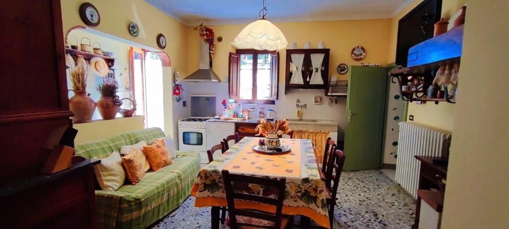Kuchyňa alebo kuchynka v ubytovaní La casa dei nonni