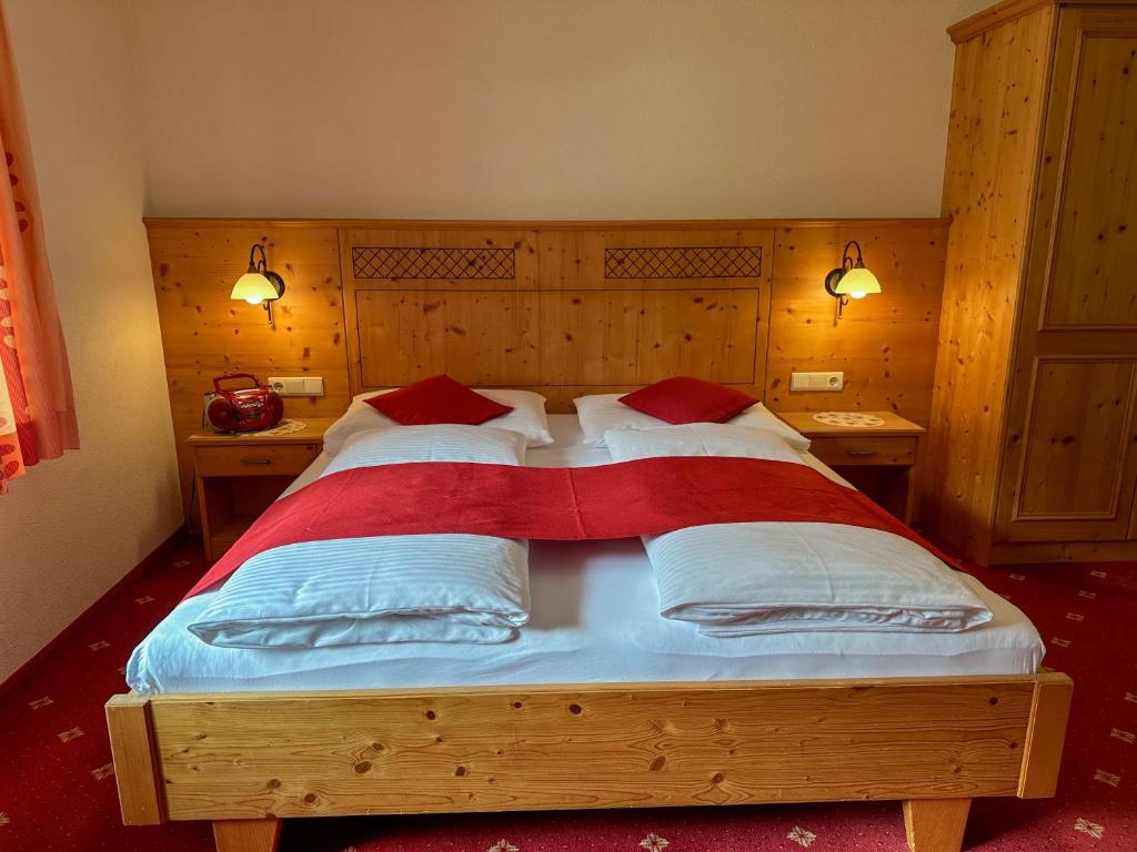 Postel nebo postele na pokoji v ubytování Frühstückspension Seeblick