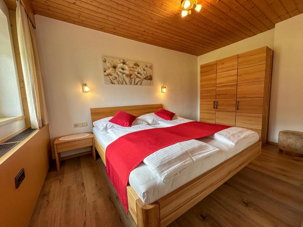 Postel nebo postele na pokoji v ubytování Frühstückspension Seeblick