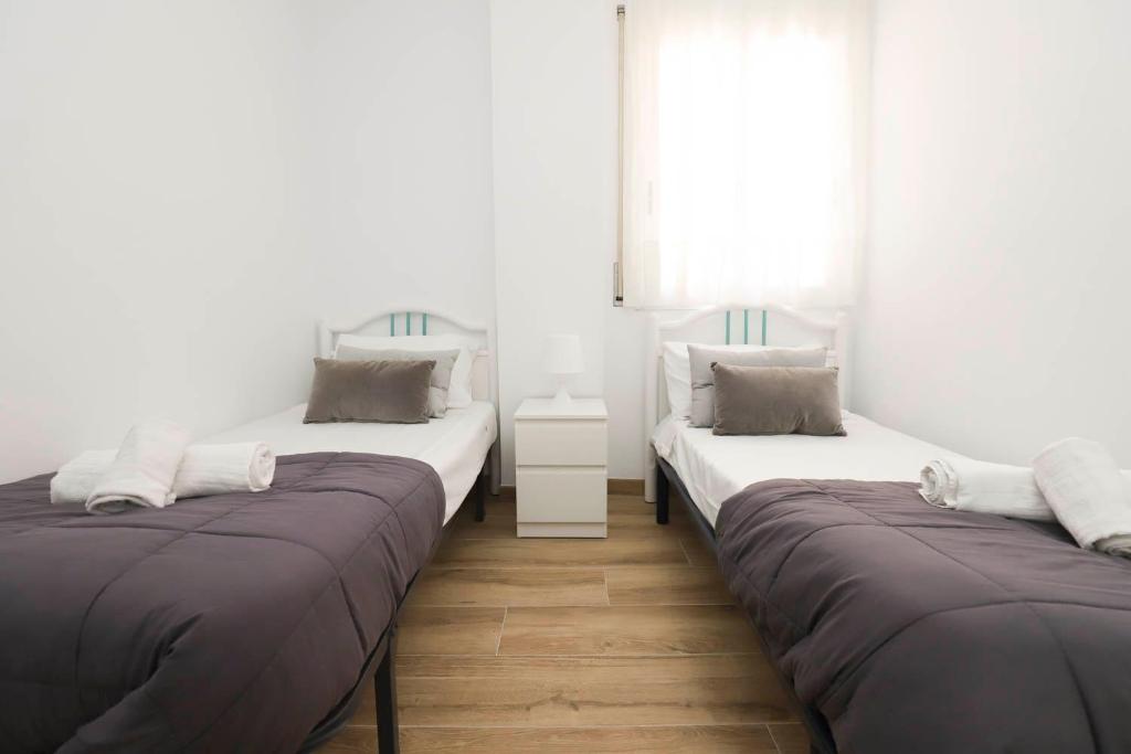 Postel nebo postele na pokoji v ubytování DIFFERENTFLATS Barcino