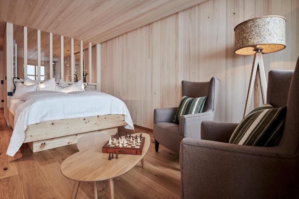 Postel nebo postele na pokoji v ubytování Hotel Mohnenfluh