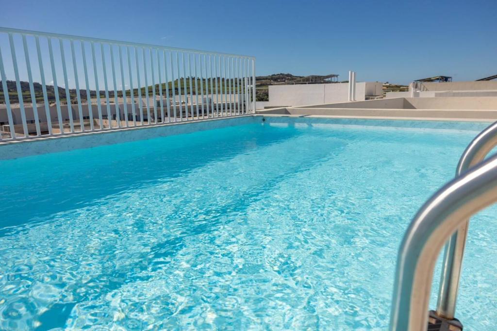 Bazén v ubytování Huge Pool In Mosta Ph - By Homely Malta nebo v jeho okolí