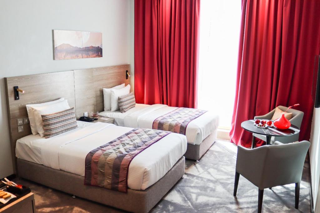 Postel nebo postele na pokoji v ubytování FORTUNE ATRIUM HOTEL