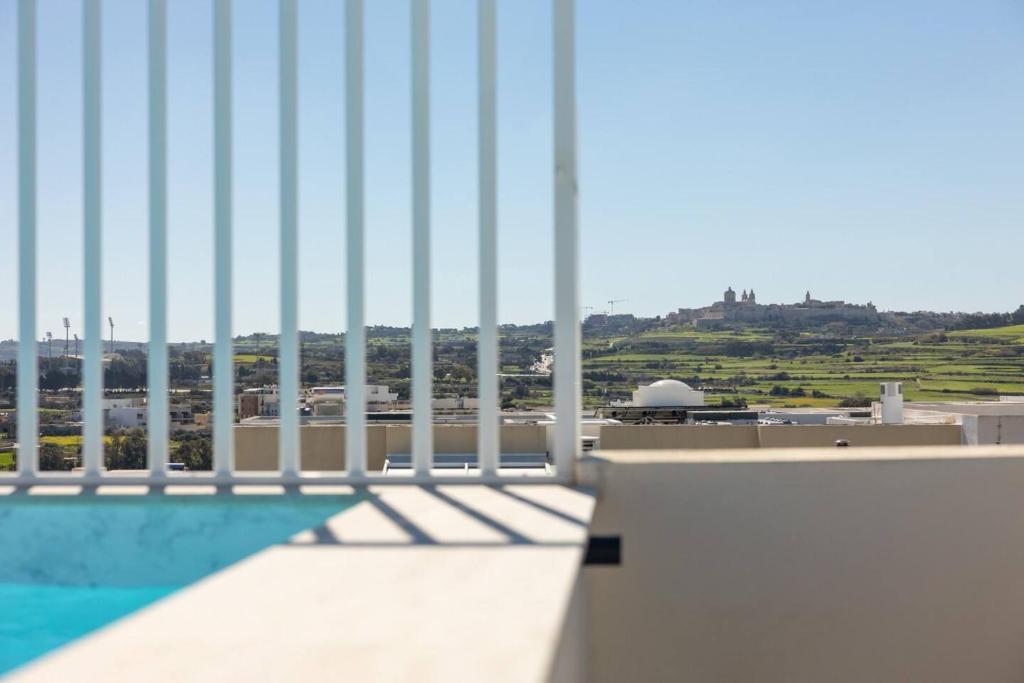 Bazén v ubytování Huge Pool In Mosta Ph - By Homely Malta nebo v jeho okolí