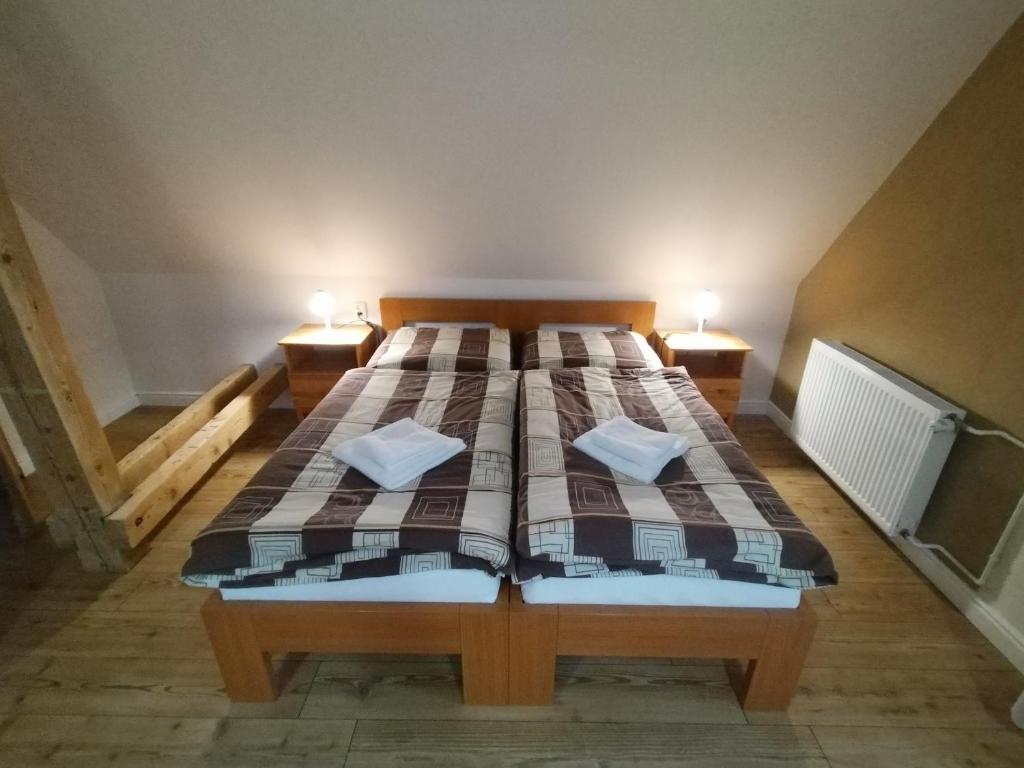 Postel nebo postele na pokoji v ubytování Lipanka