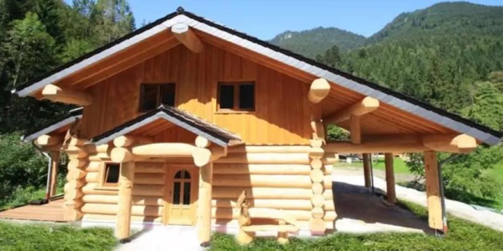 a log cabin with a gambrel roof at Seehaus Alm in Ruhpolding