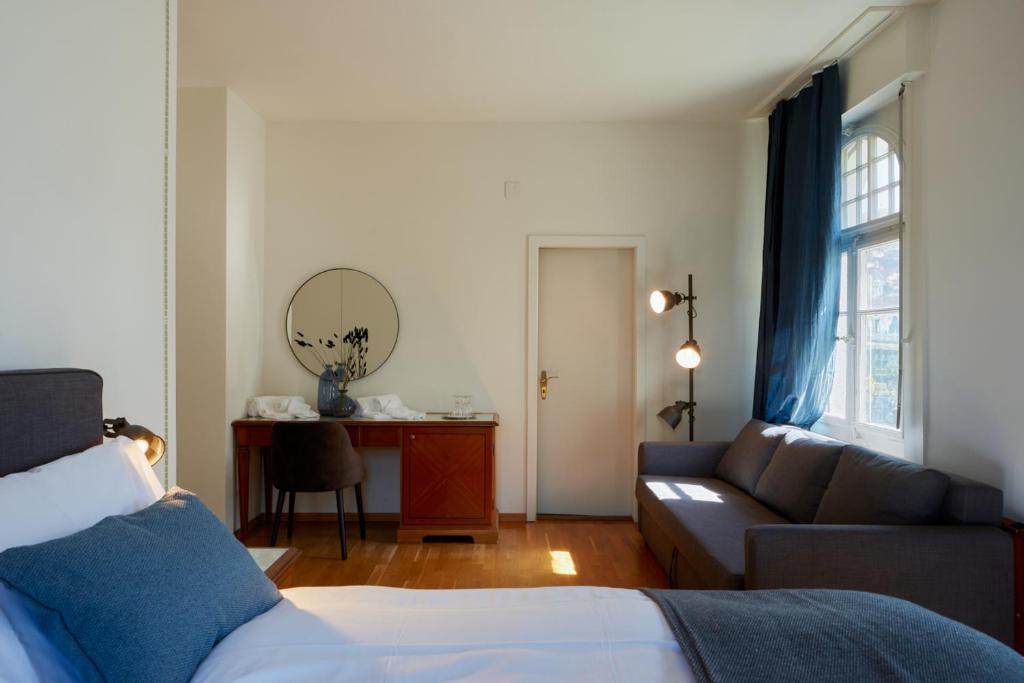 Postel nebo postele na pokoji v ubytování Hotel Schiff am See