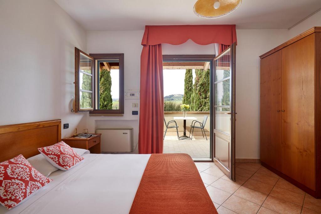 Postel nebo postele na pokoji v ubytování Hotel Fattoria Belvedere