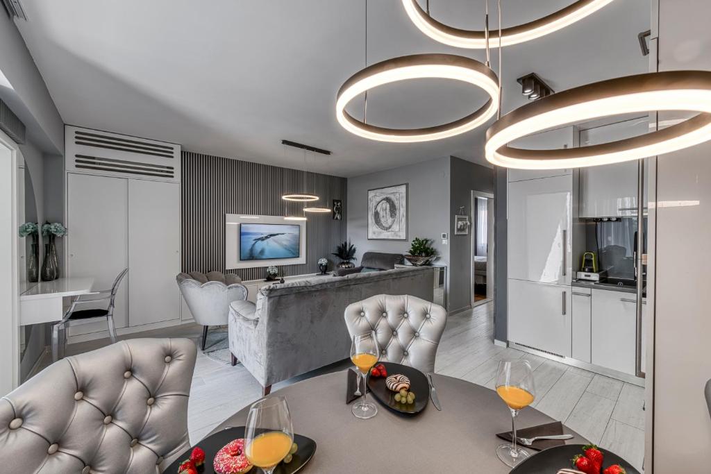 Kuchyňa alebo kuchynka v ubytovaní Modern and Spectacular 2-BedApartment in Cavtat