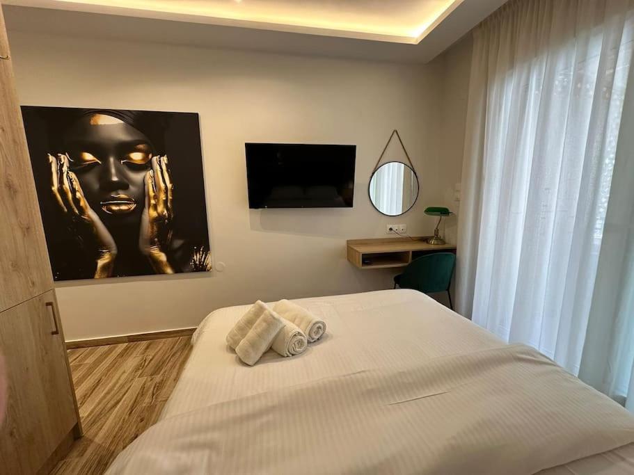 Postel nebo postele na pokoji v ubytování Ethra Suite 4