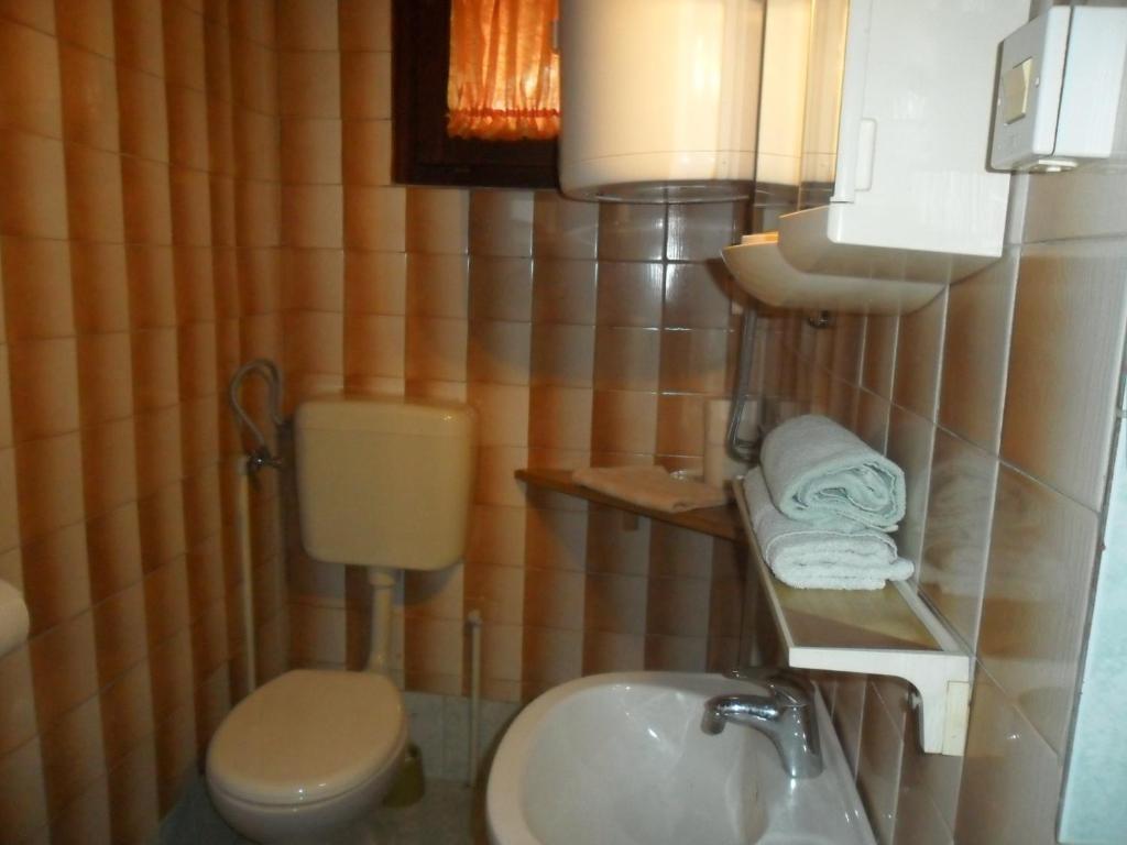 Koupelna v ubytování Apartmani Yucca