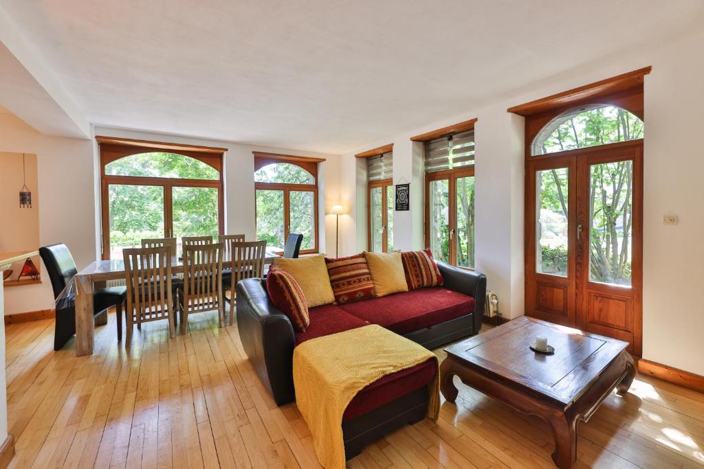 Gîte au Manoir des Sens avec bain nordique jacuzzi sur terrasse privée – photo 4