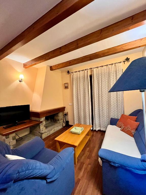 Luxury House Valencia D'Aneu - Two-Bedroom Apartment (4 Adults + 2 Children)