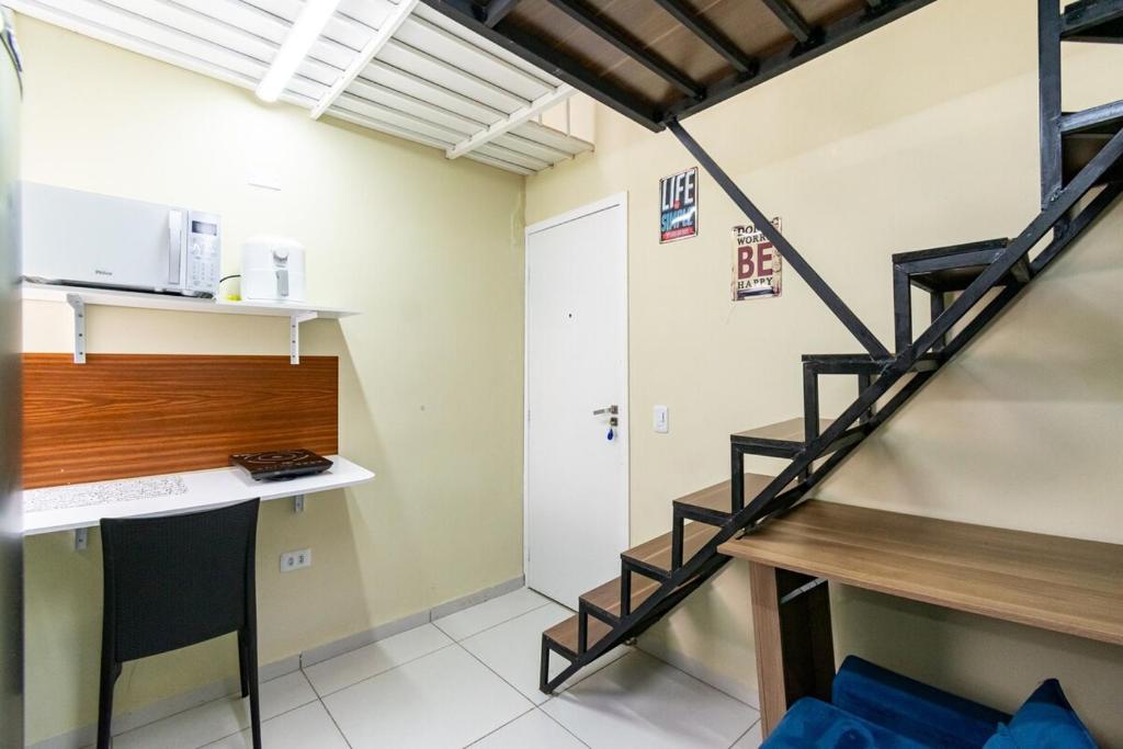 a room with a staircase and a desk in it at 44 LOFT DUPLO · LOFT perto do São Paulo Expo e c estacionamento in Sao Paulo