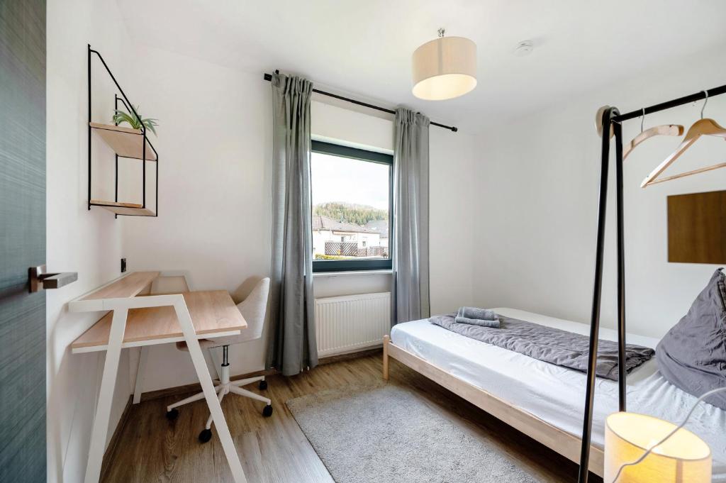 Postel nebo postele na pokoji v ubytování Eifel-resort