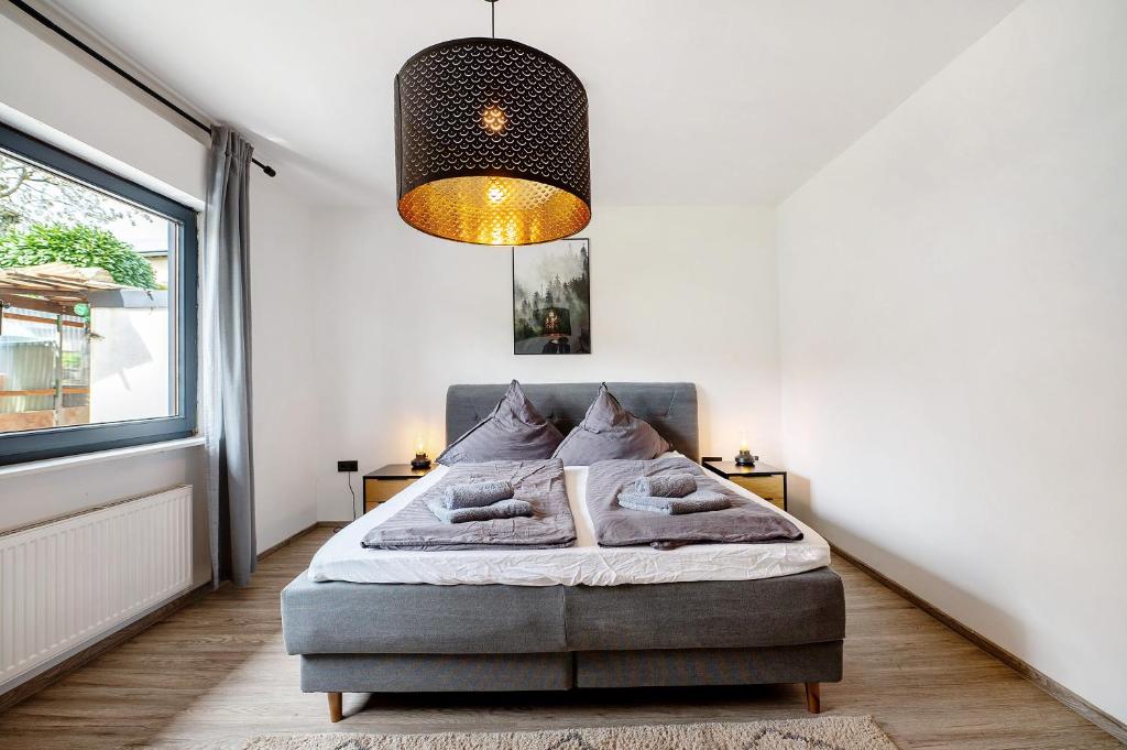 Postel nebo postele na pokoji v ubytování Eifel-resort